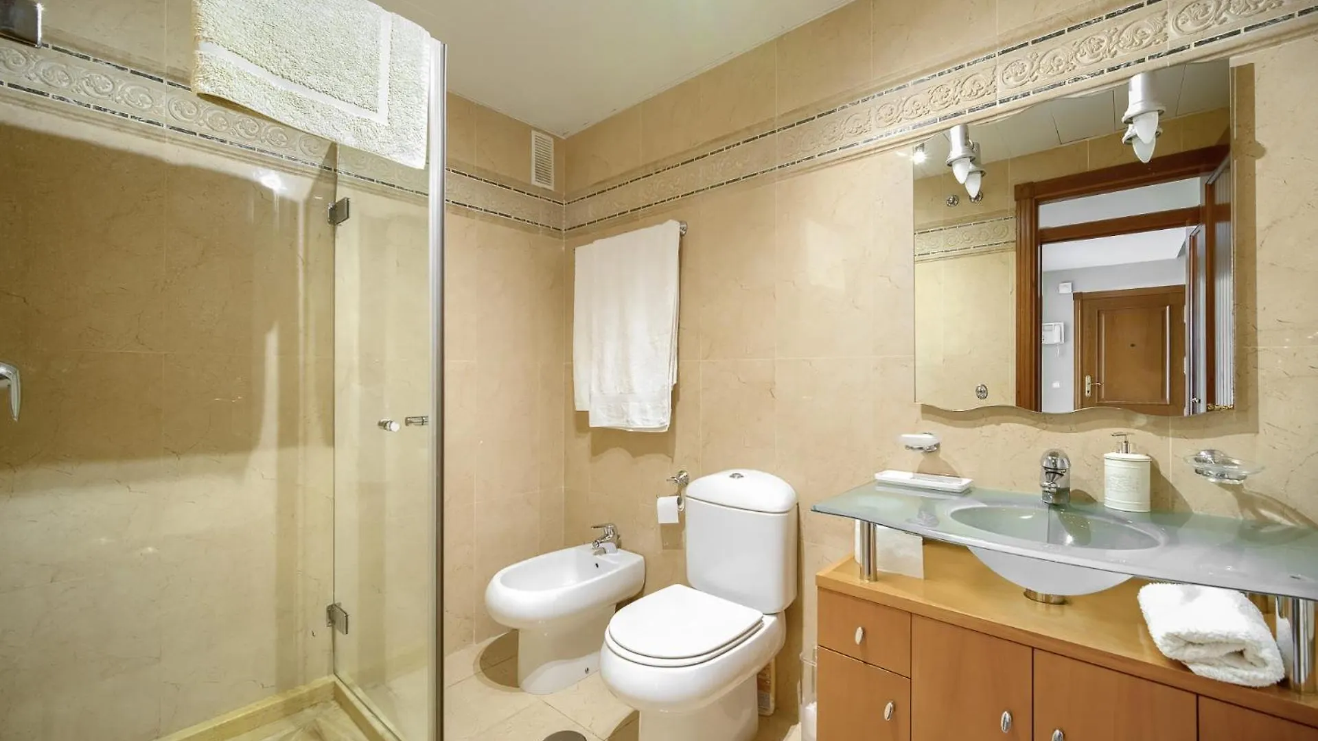 Cozy 3 Bed Duplex Apartment With Shared Swimming Pool In Nueva Andalucia Marbella Spanien