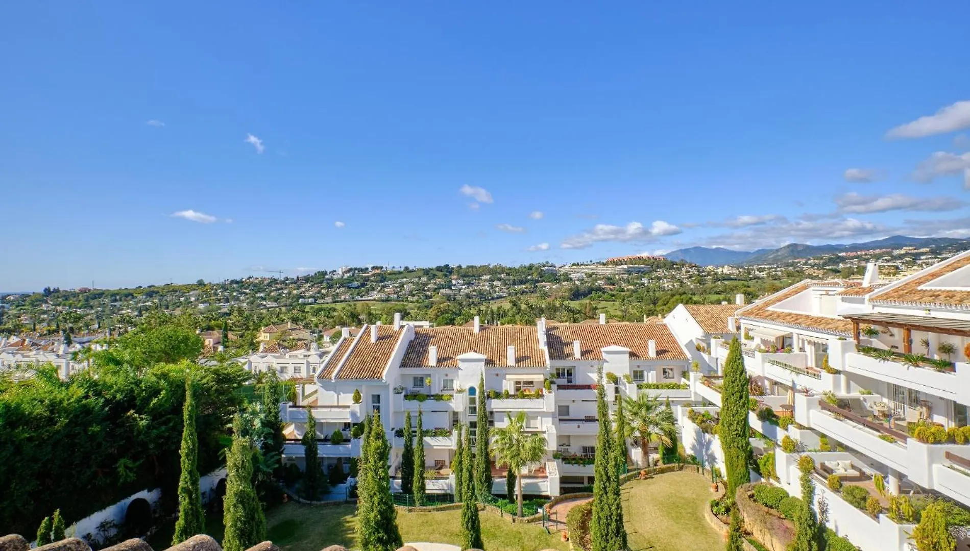 Cozy 3 Bed Duplex Apartment With Shared Swimming Pool In Nueva Andalucia Marbella 0*,