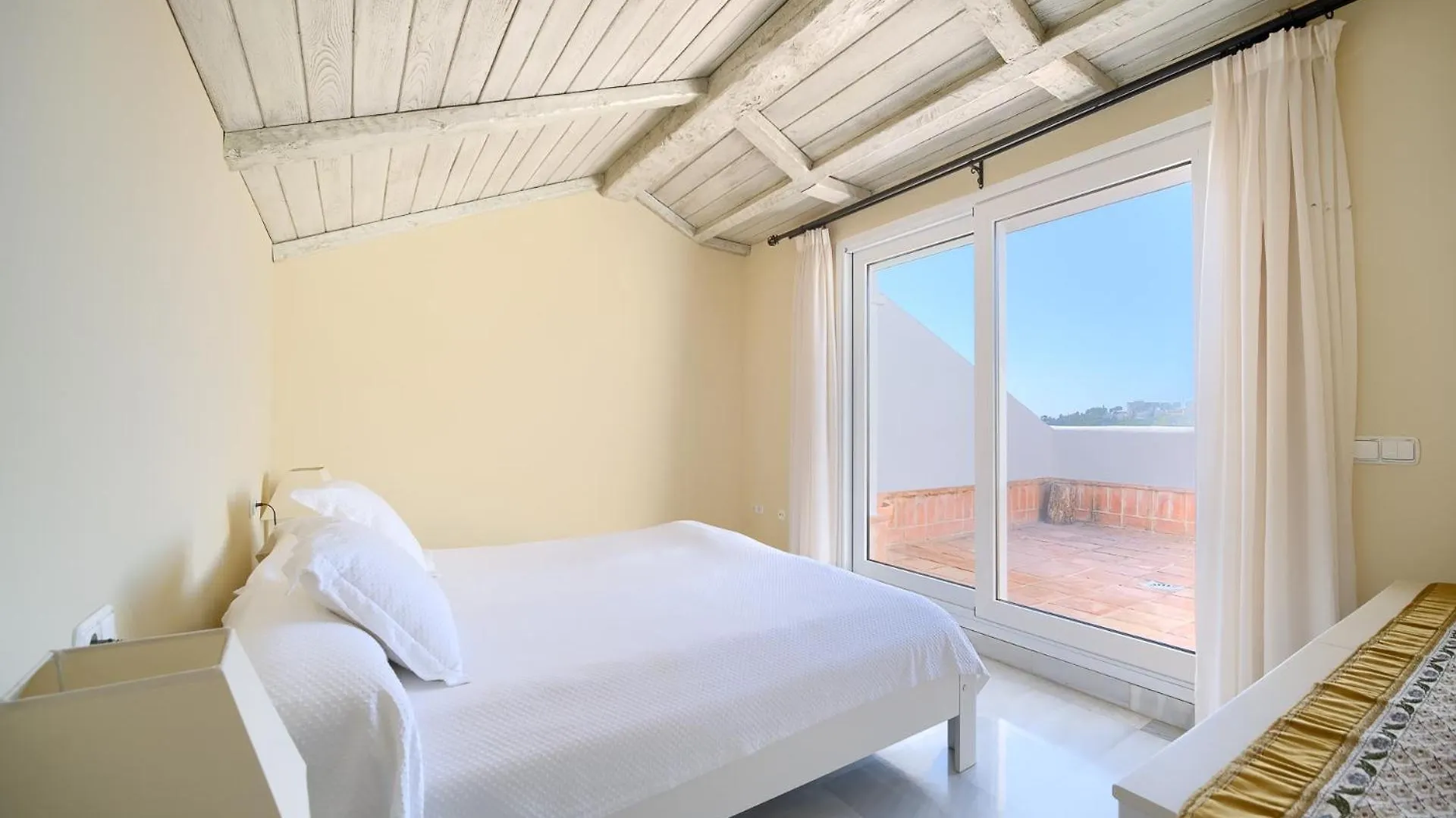 Cozy 3 Bed Duplex Apartment With Shared Swimming Pool In Nueva Andalucia Marbella